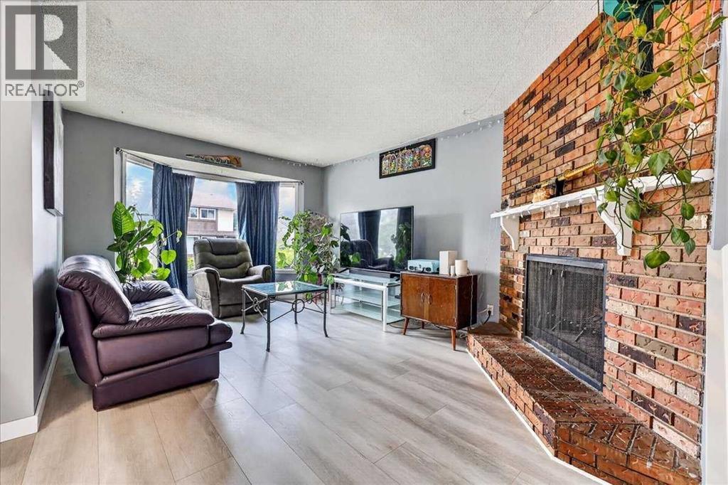672 Whiteridge Way NE, Calgary, Alberta  T1Y 4S9 - Photo 3 - A2336719