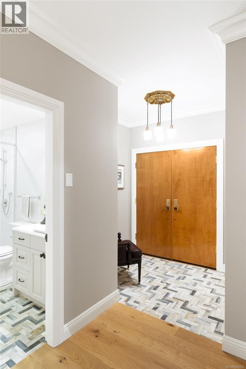 203 2277 Oak Bay Ave, Oak Bay, British Columbia  V8R 1G6 - Photo 3 - 1046822