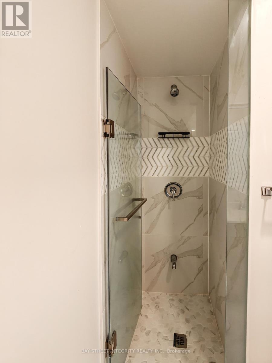 Lower - 598 Crawford Street, Toronto, Ontario  M6G 3K2 - Photo 11 - C13560220