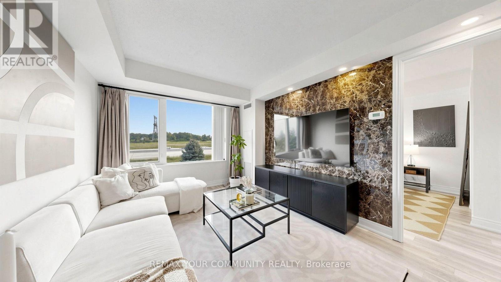 215 - 273 SOUTH PARK ROAD, Markham, Ontario