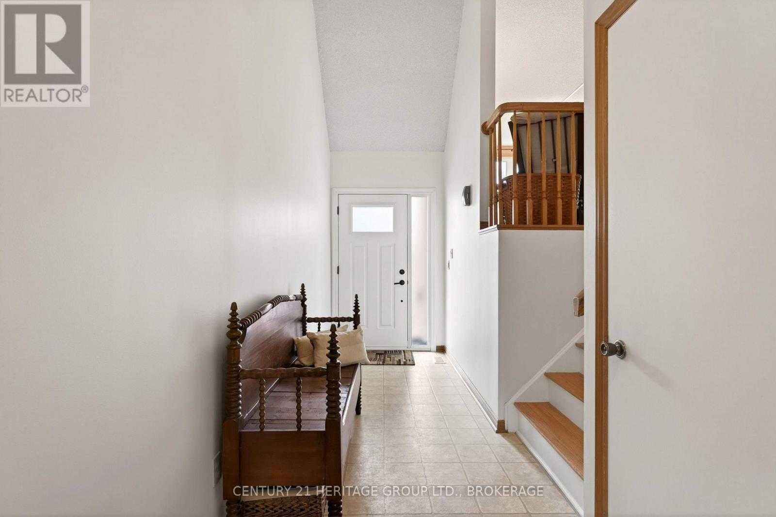 23 Old Oak Road, Kingston, Ontario K7M 7C3 - Photo 3 - X13672750