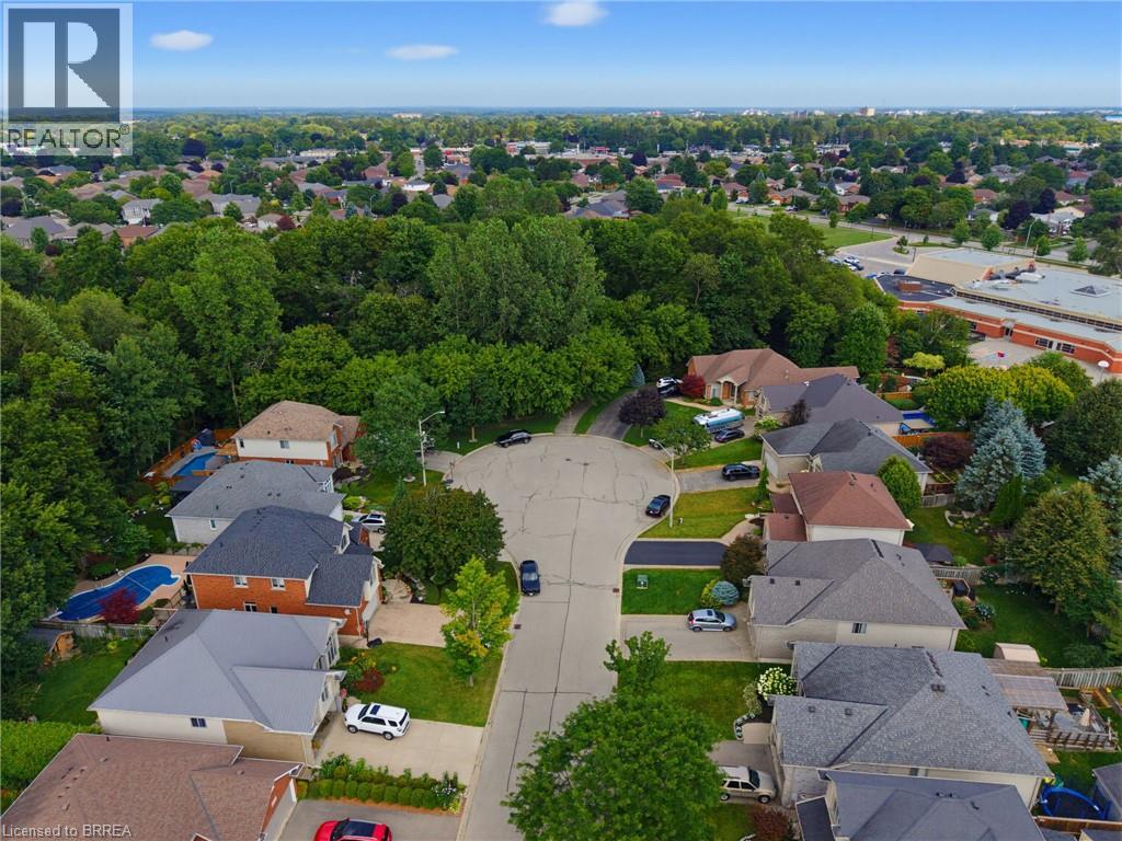 10 Lismer's Place, Brantford, Ontario  N3R 8B1 - Photo 3 - 40854609