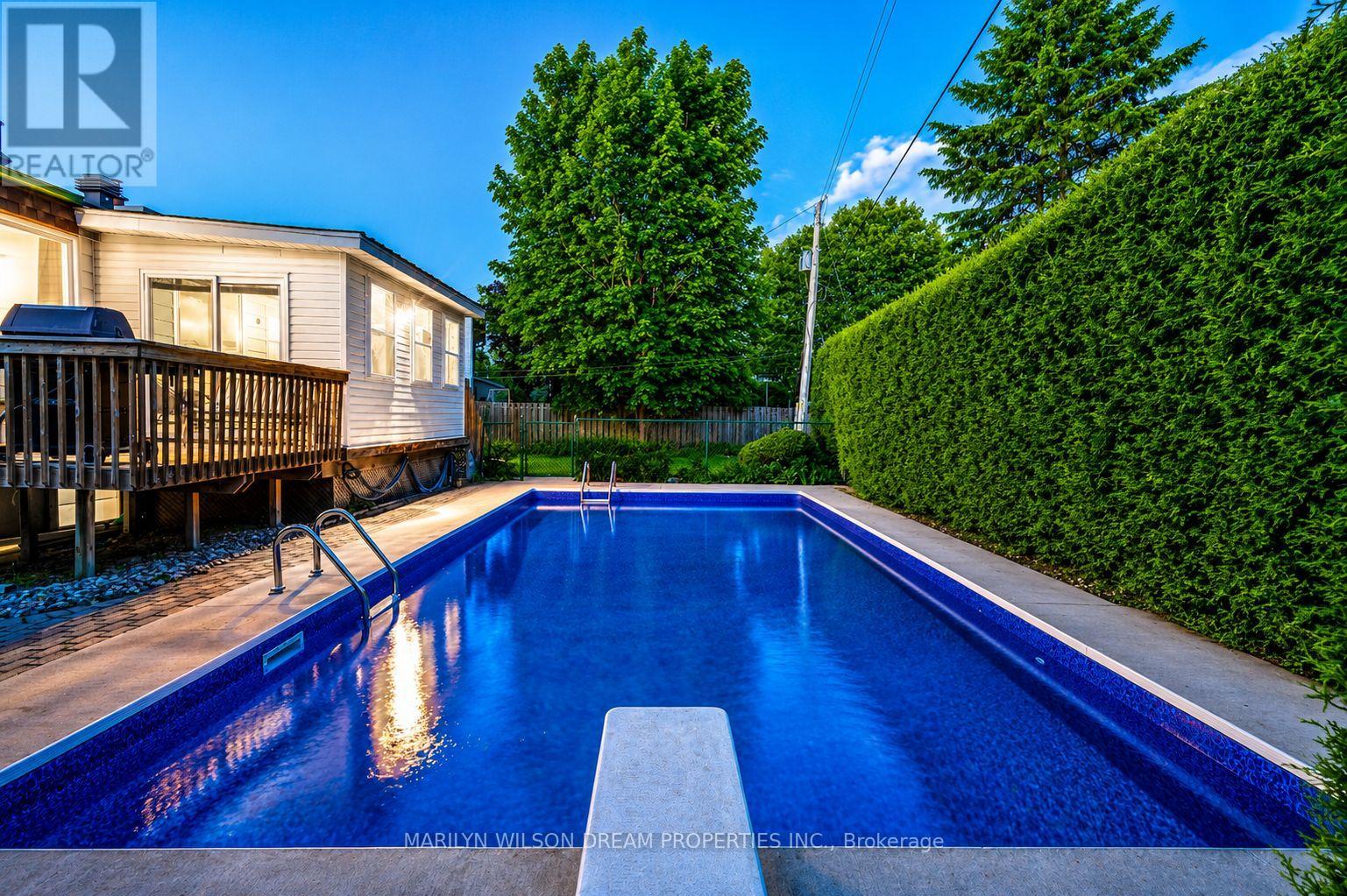 20 COOLBROOK CRESCENT, Ottawa, Ontario