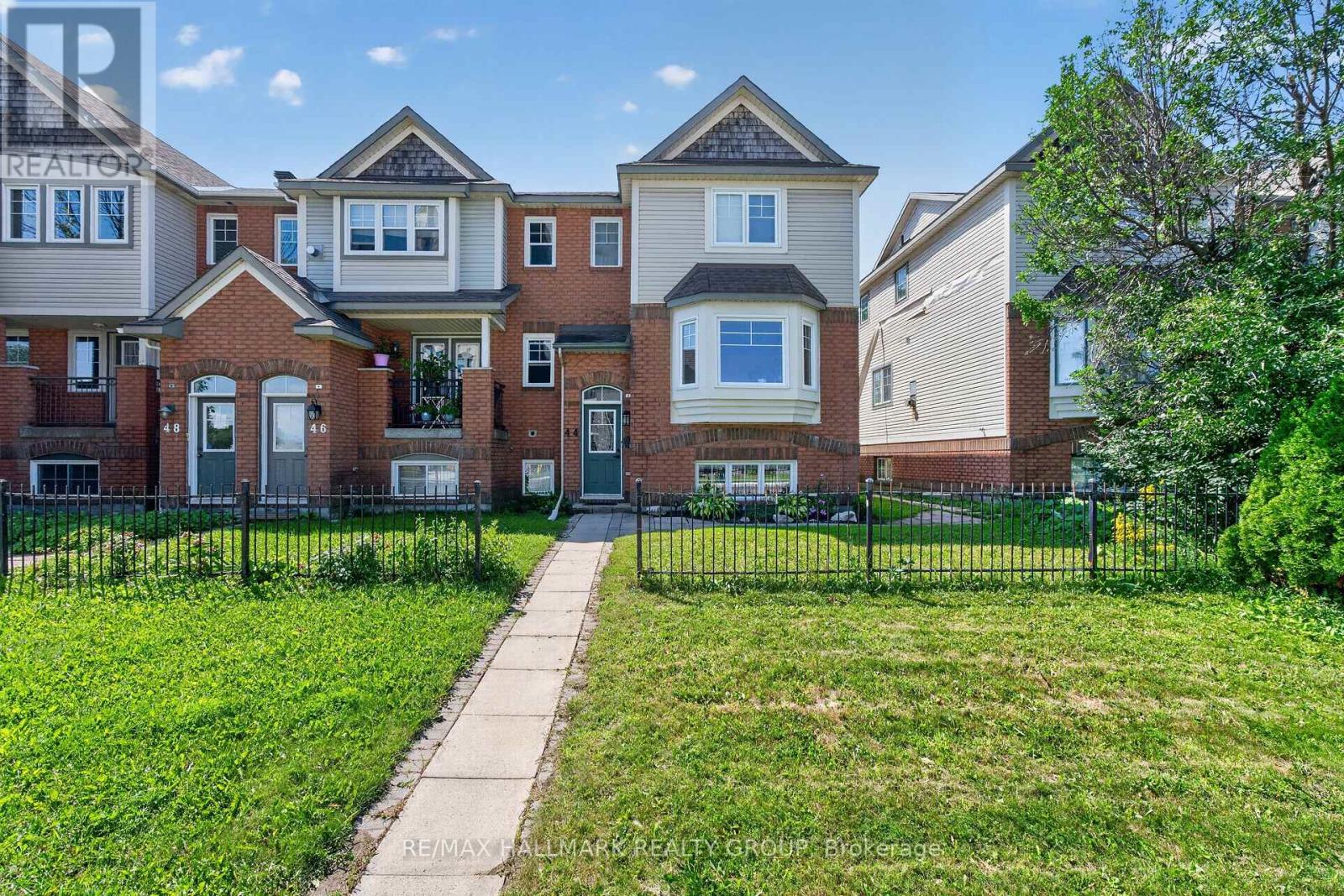 44 CENTREPOINTE DRIVE, Ottawa, Ontario
