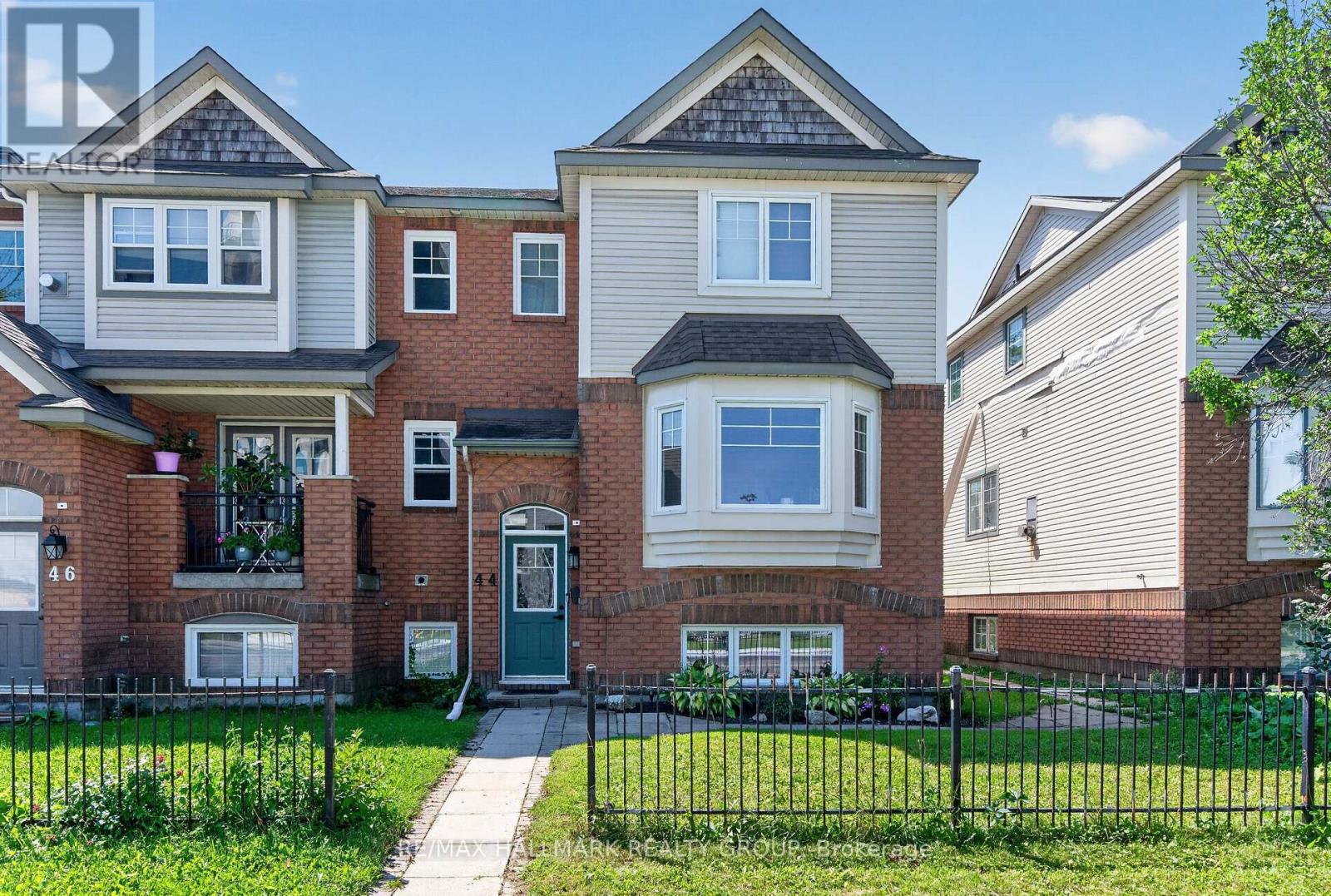 44 Centrepointe Drive, Ottawa, Ontario  K2G 6J5 - Photo 2 - X13672874