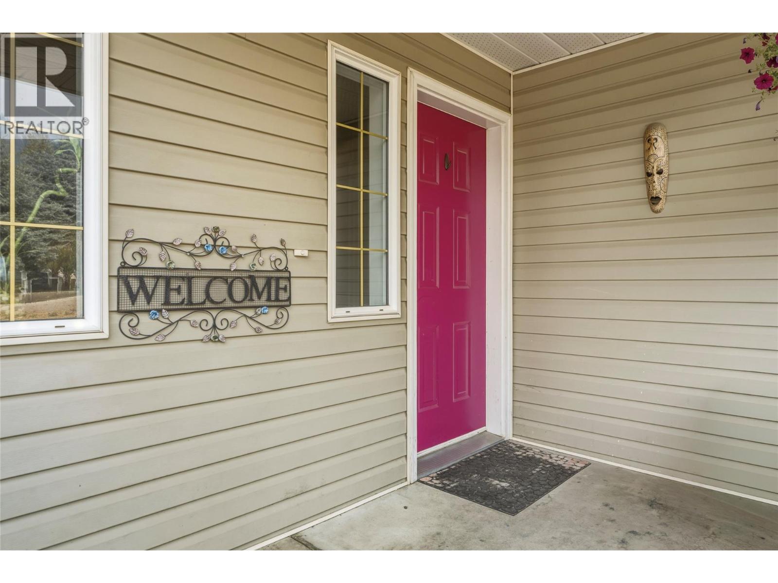 2228 Linea Crescent, Lumby, British Columbia  V0E 2G0 - Photo 3 - 10397493