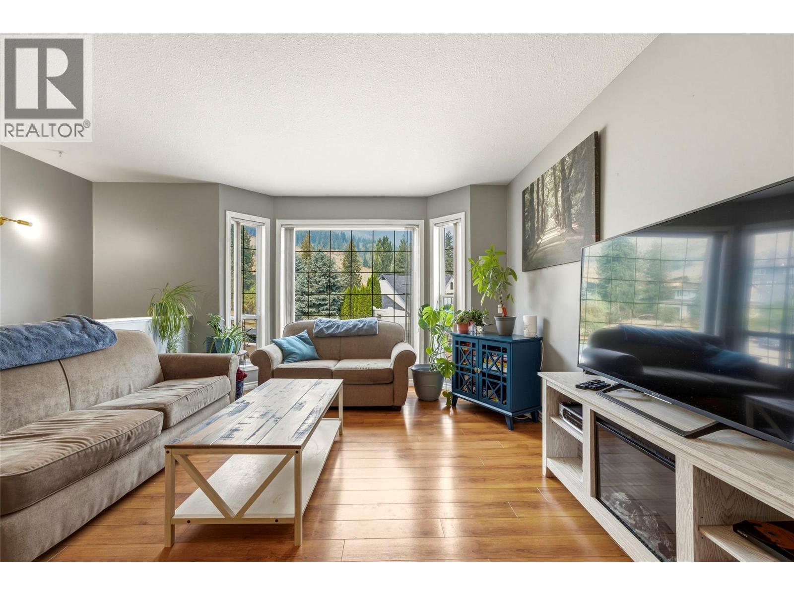 2228 Linea Crescent, Lumby, British Columbia  V0E 2G0 - Photo 5 - 10397493