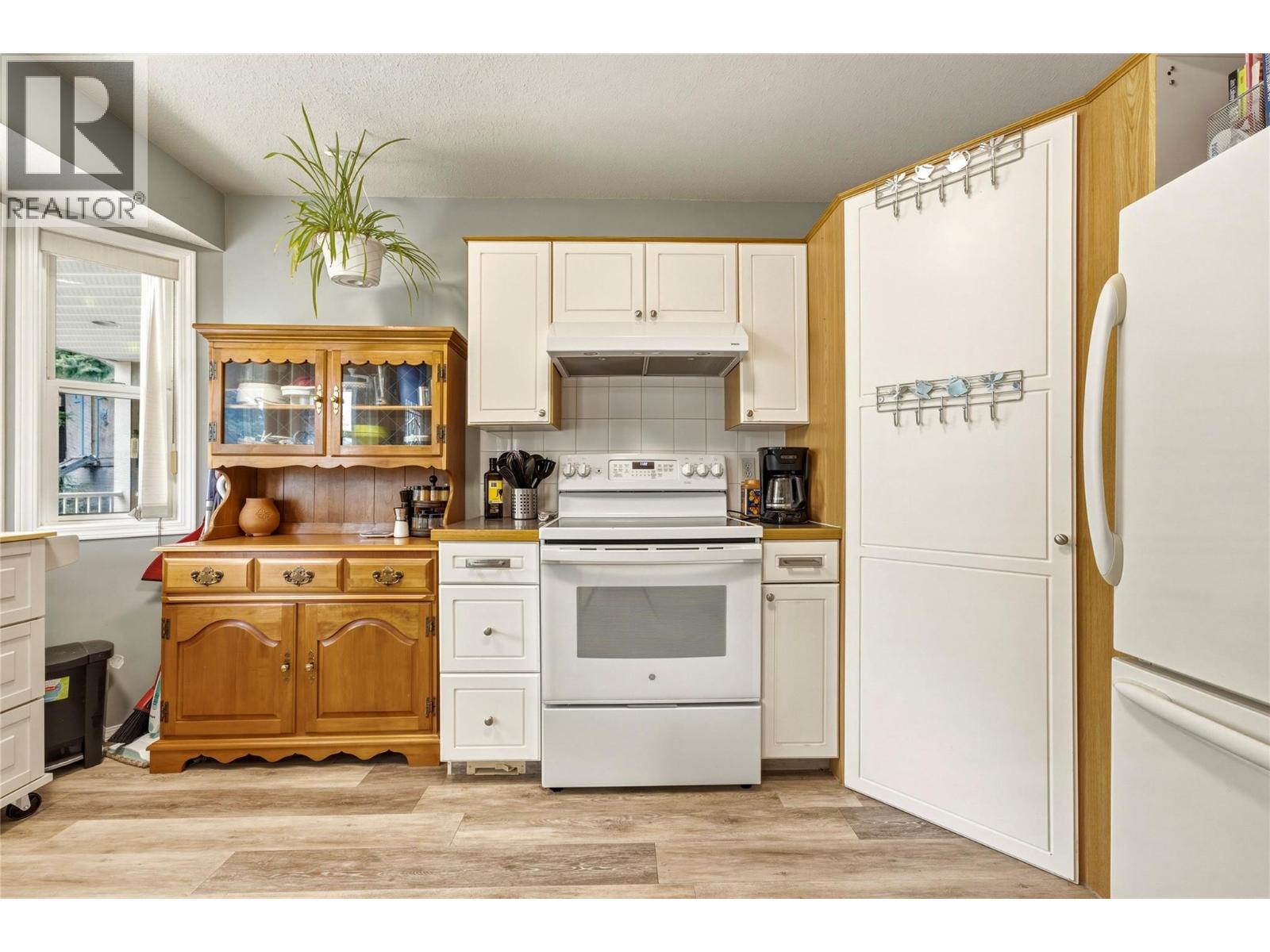 2228 Linea Crescent, Lumby, British Columbia  V0E 2G0 - Photo 11 - 10397493