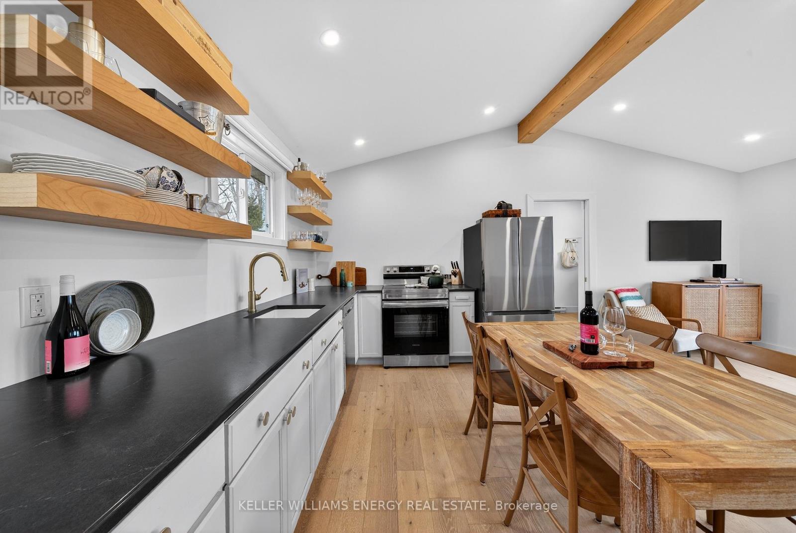 1071c Lakeside Drive, Prince Edward County, Ontario  K0K 1T0 - Photo 40 - X12956334