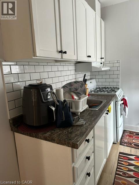 11b Wentworth Street N, Hamilton, Ontario  L8L 5T8 - Photo 3 - 40853486