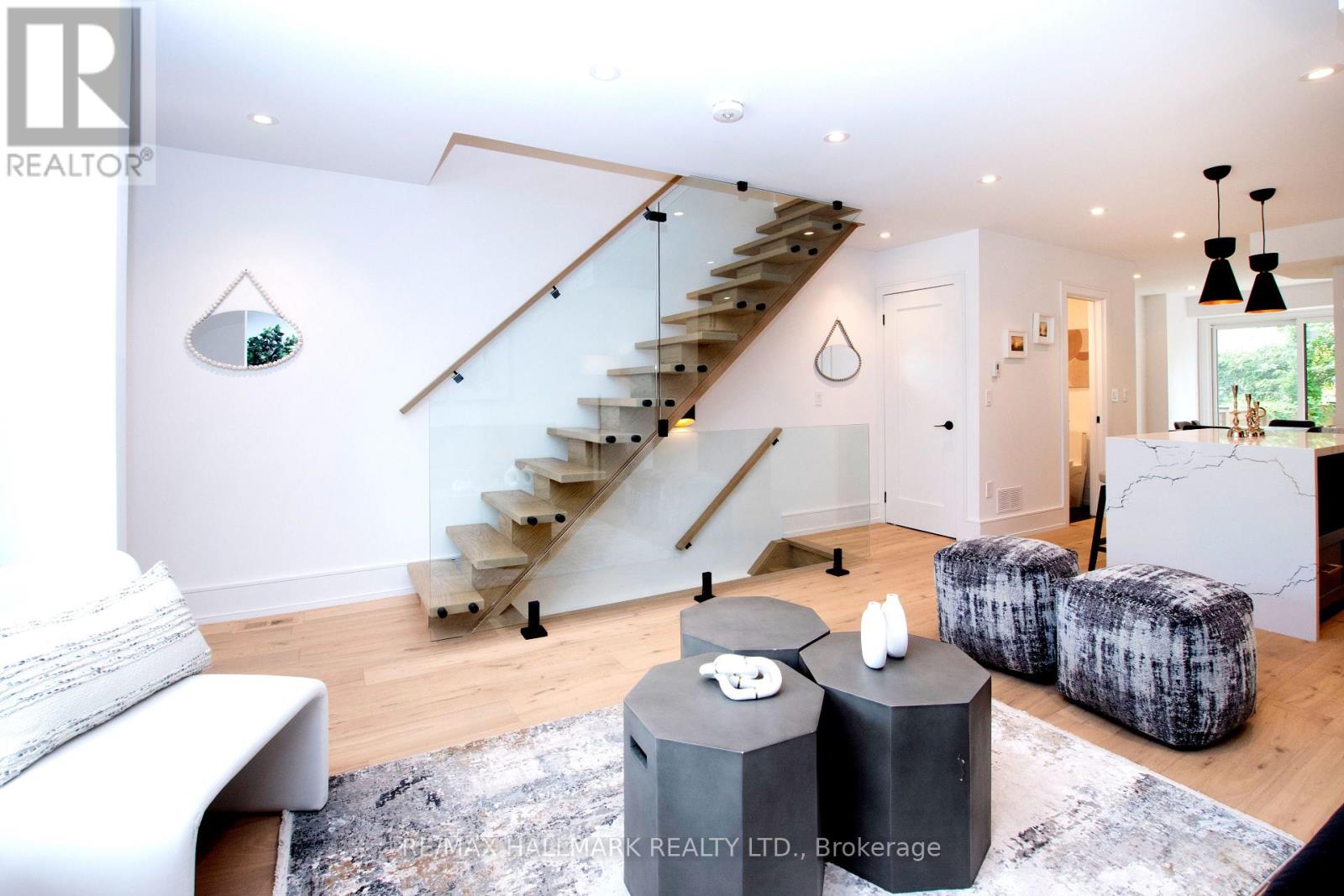 1 1/2 Delaney Crescent, Toronto, Ontario  M6K 1P9 - Photo 7 - C13672738