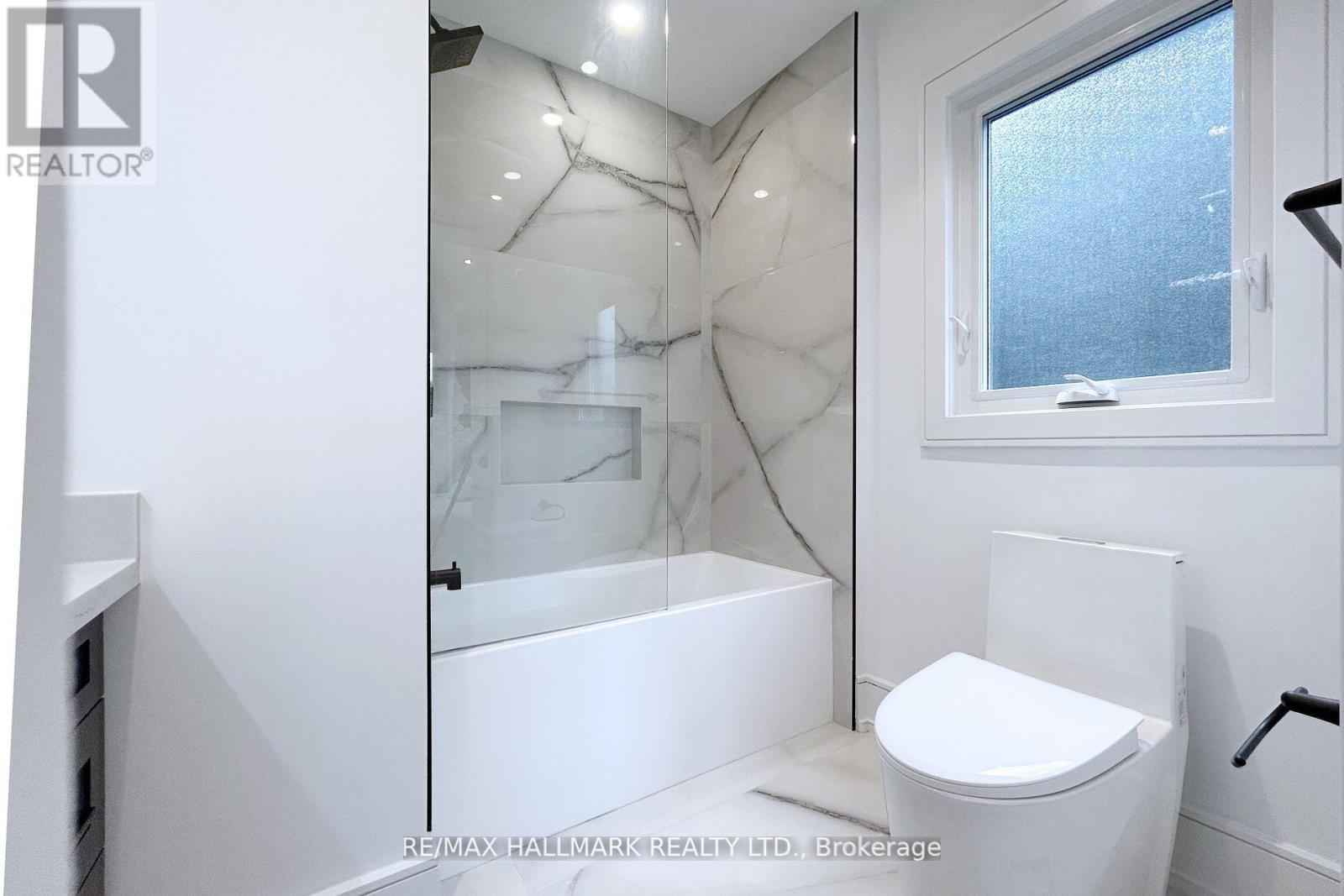 1 1/2 Delaney Crescent, Toronto, Ontario  M6K 1P9 - Photo 25 - C13672742