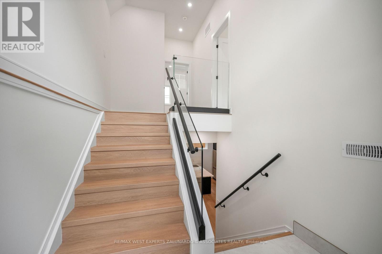 Garden Suite - 412 Glenholme Avenue, Toronto, Ontario  M6E 3E7 - Photo 5 - C13672858