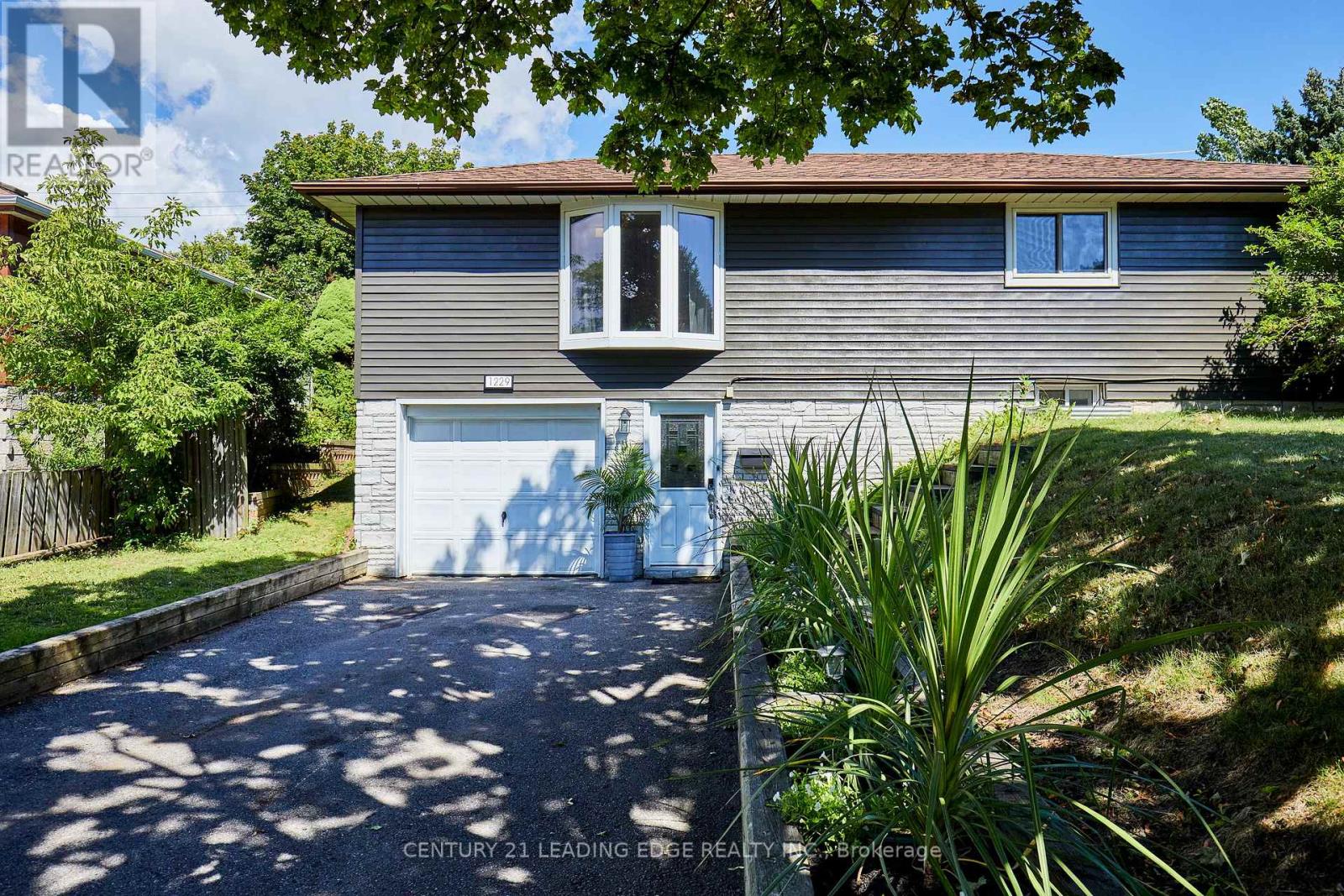 1229 Norman Court, Oshawa, Ontario  L1H 7X2 - Photo 1 - E13672718
