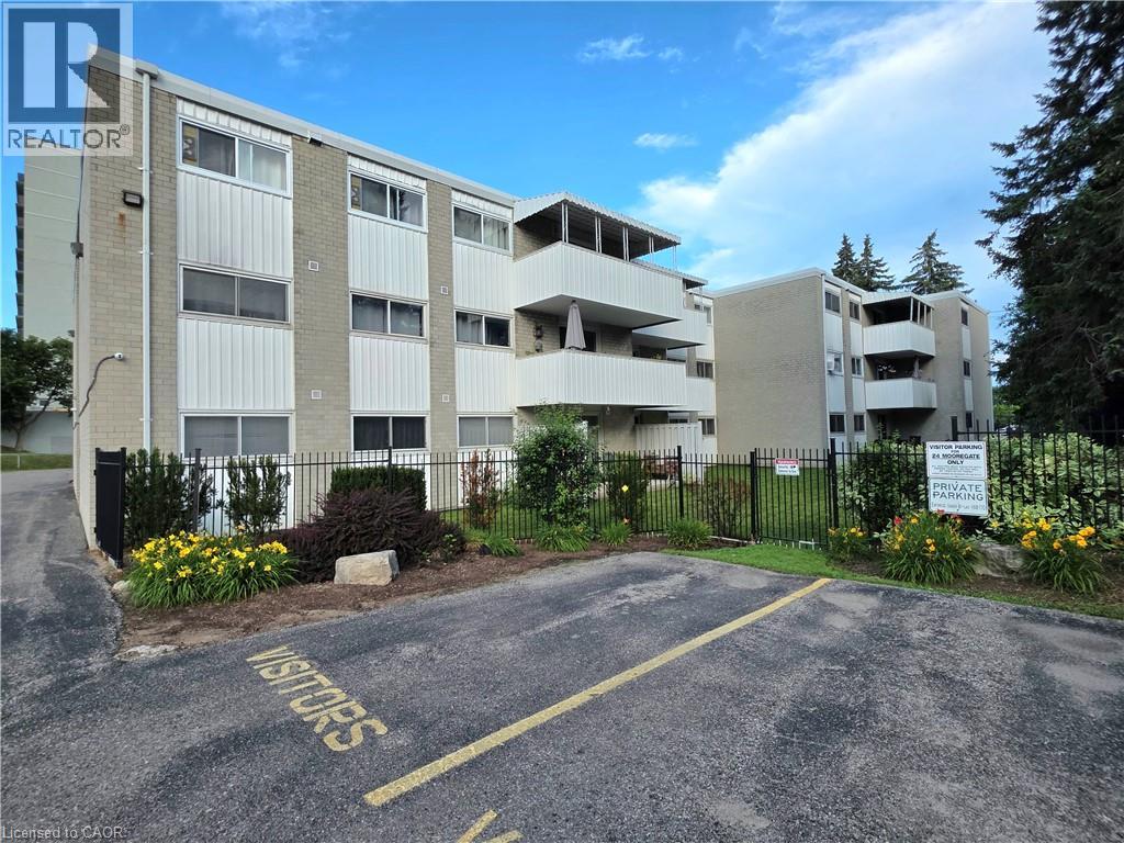 24 MOOREGATE Crescent Unit# 103, Kitchener, Ontario
