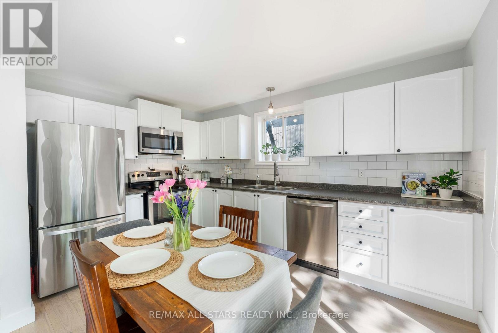 58 Margaret Graham Crescent, East Gwillimbury (Mt Albert), Ontario  L0G 1M0 - Photo 8 - N13672636