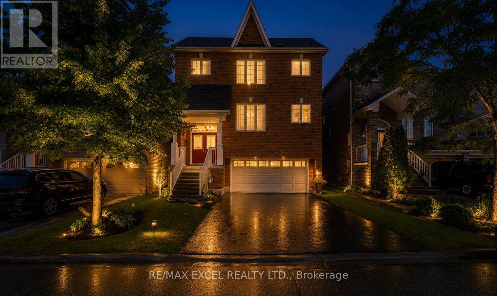44 MATTHEW BOYD CRESCENT, Newmarket, Ontario