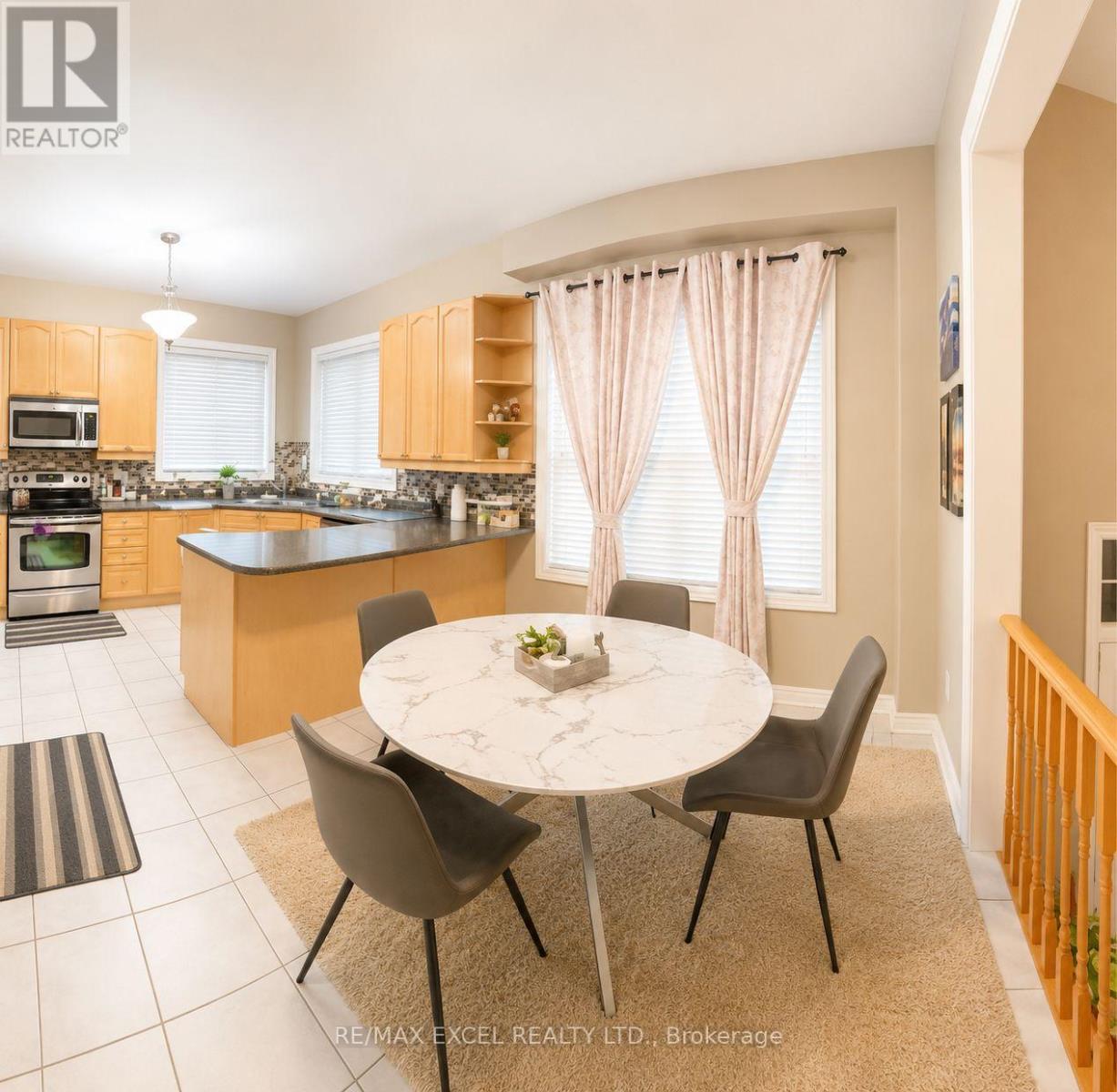 44 Matthew Boyd Crescent, Newmarket, Ontario L3X 3C3 - Photo 2 - N13672660