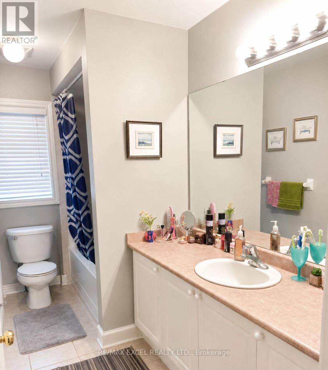 44 Matthew Boyd Crescent, Newmarket, Ontario L3X 3C3 - Photo 4 - N13672660
