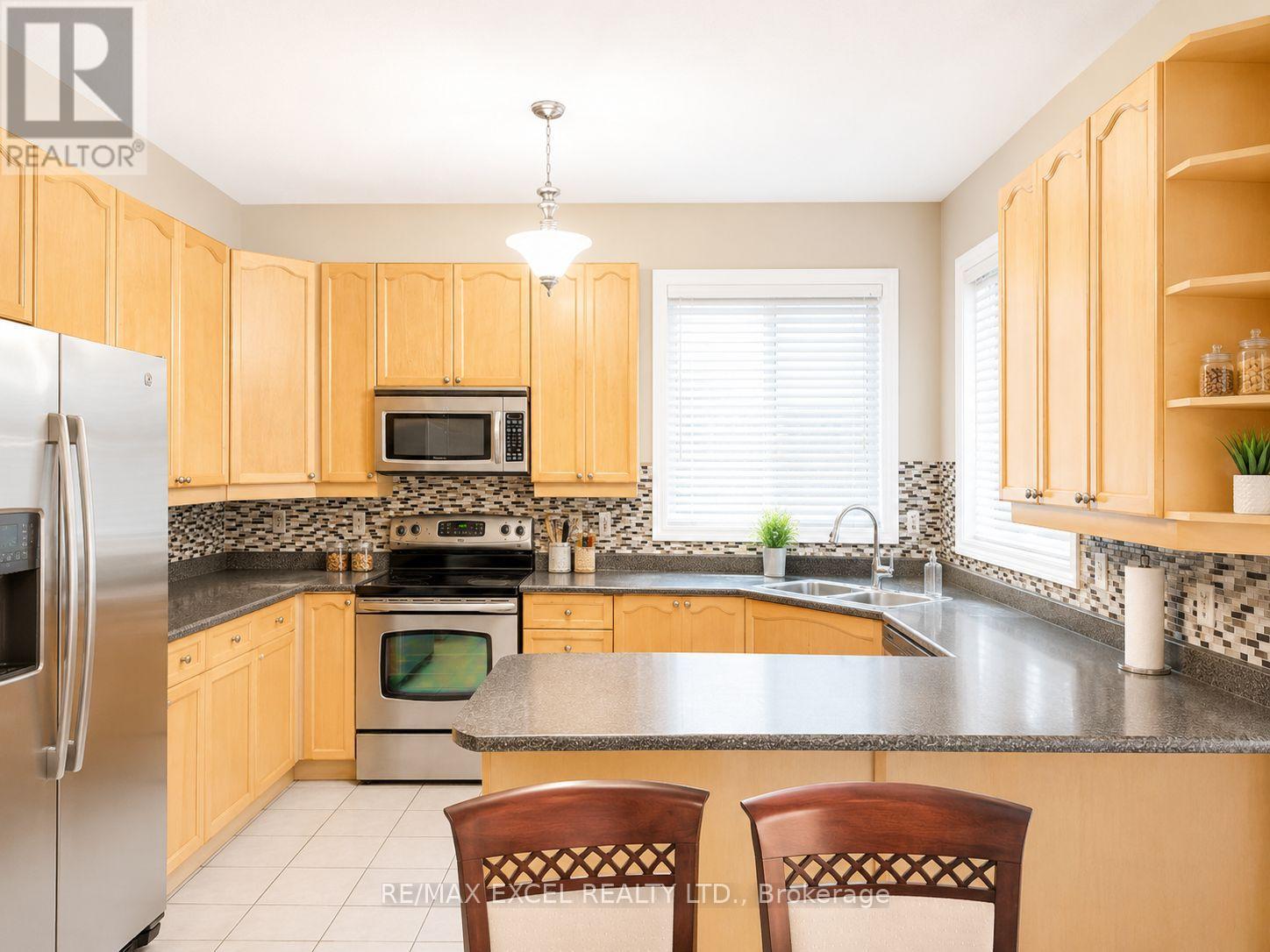 44 Matthew Boyd Crescent, Newmarket, Ontario L3X 3C3 - Photo 9 - N13672660