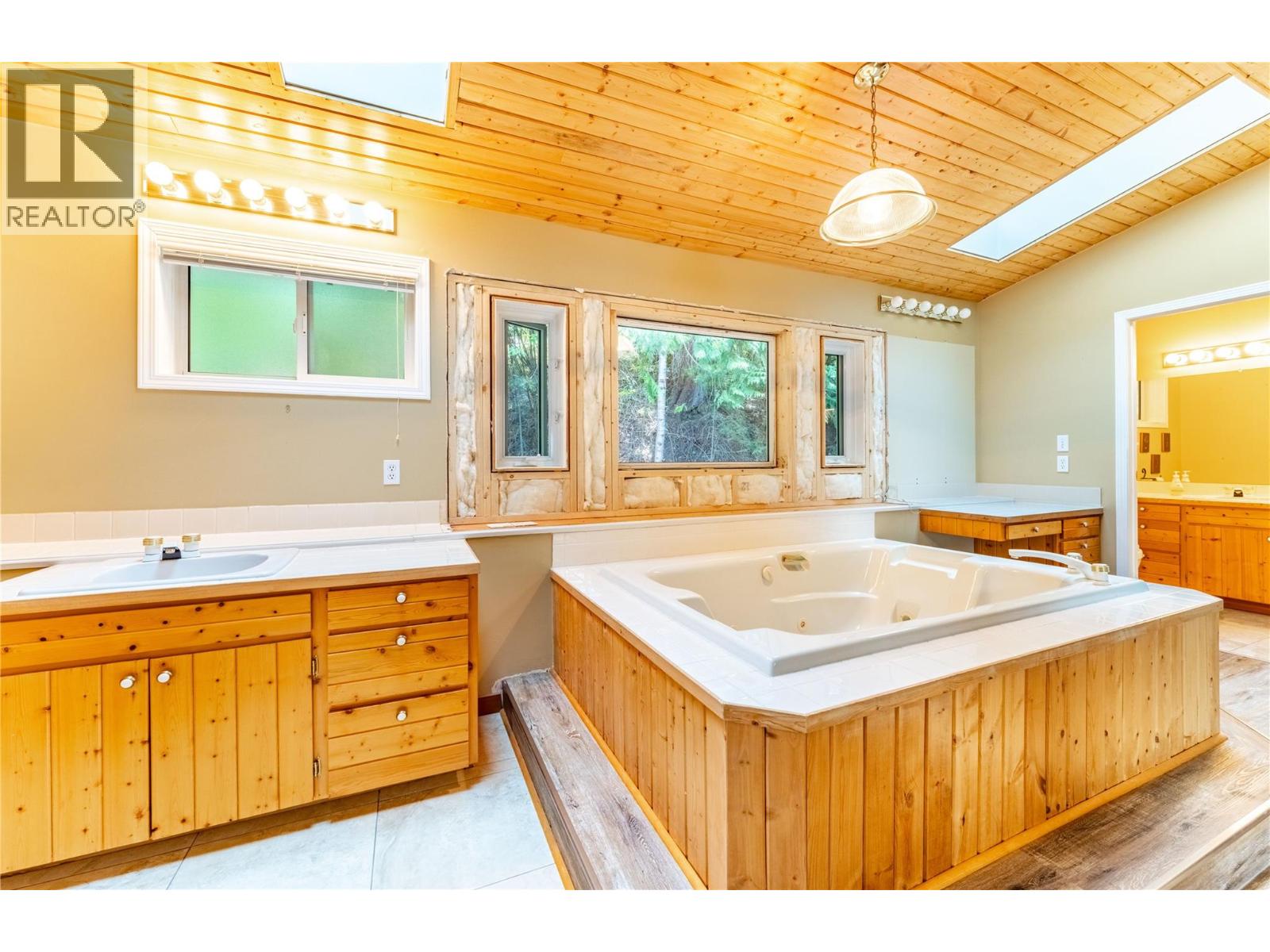 13883 3a Highway, Boswell, British Columbia  V0B 1A0 - Photo 63 - 10393244