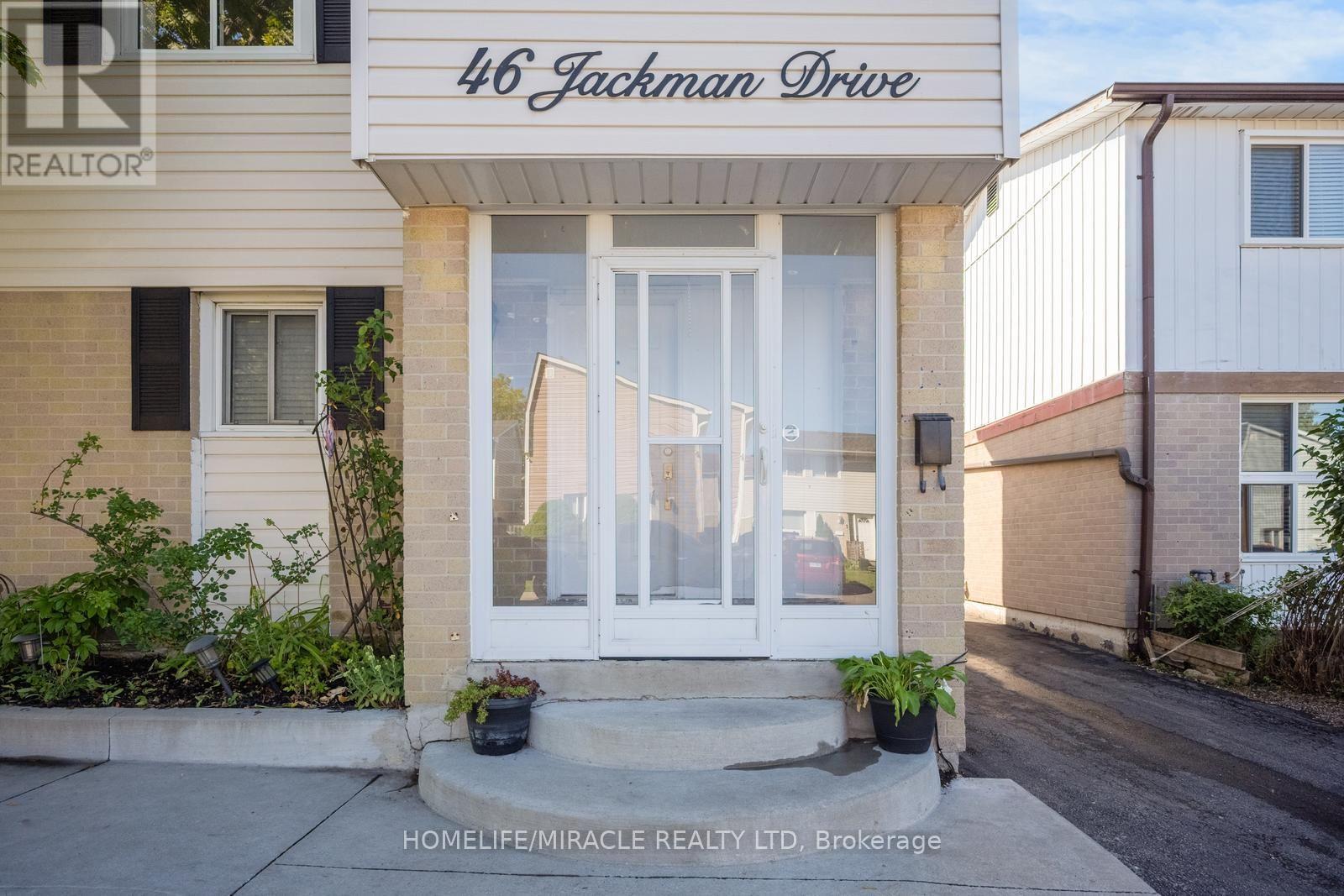 46 Jackman Drive, Brampton, Ontario  L6S 2L9 - Photo 2 - W13672612