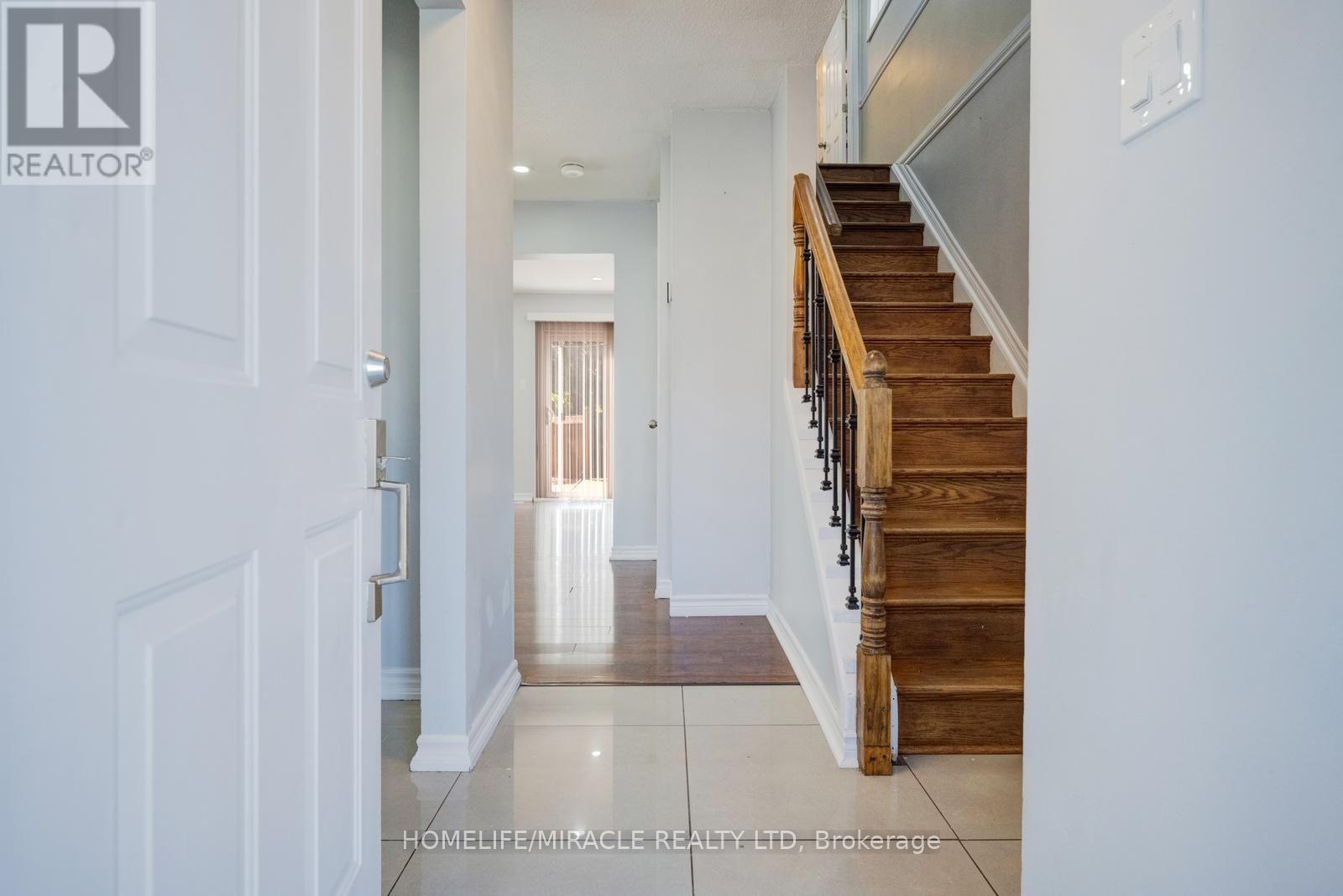 46 Jackman Drive, Brampton, Ontario  L6S 2L9 - Photo 3 - W13672612