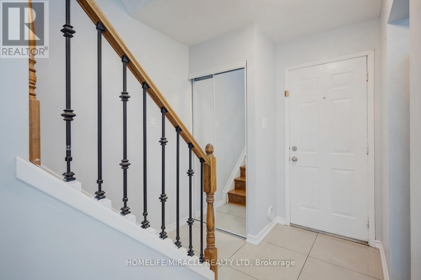 46 Jackman Drive, Brampton, Ontario  L6S 2L9 - Photo 4 - W13672612
