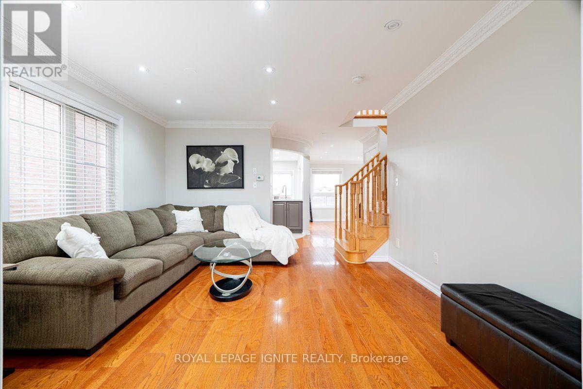 67 Severin Street, Brampton, Ontario  L6R 0P3 - Photo 5 - W13672678