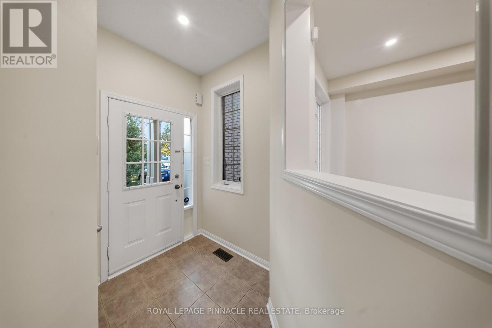 787 Avocado Crescent, Mississauga, Ontario  L5W 1H4 - Photo 5 - W13672704