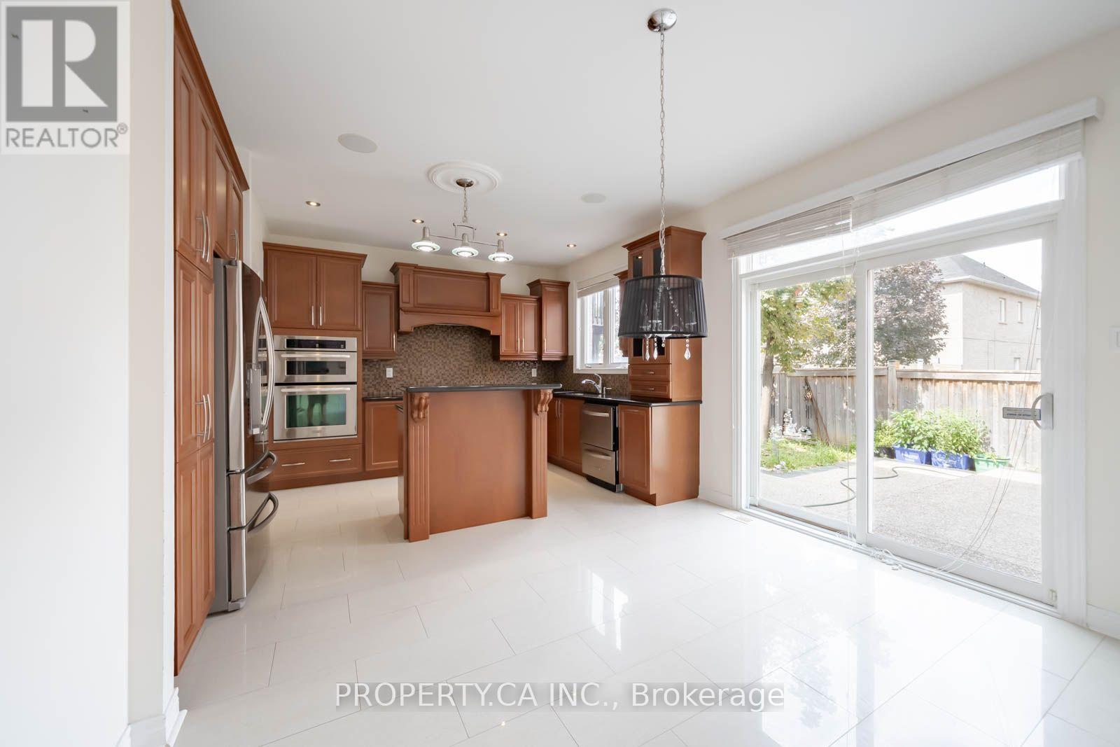 3 Shortreed Grove, Brampton, Ontario  L6R 0R6 - Photo 9 - W13672716