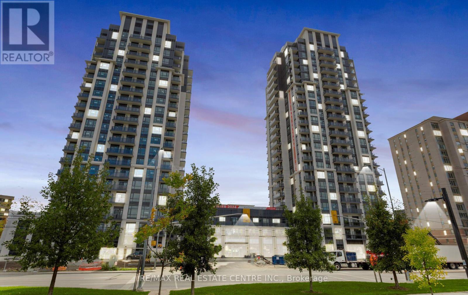 1307 - 204 Burnhamthorpe Road E, Mississauga, Ontario  L5A 0B3 - Photo 2 - W13672792