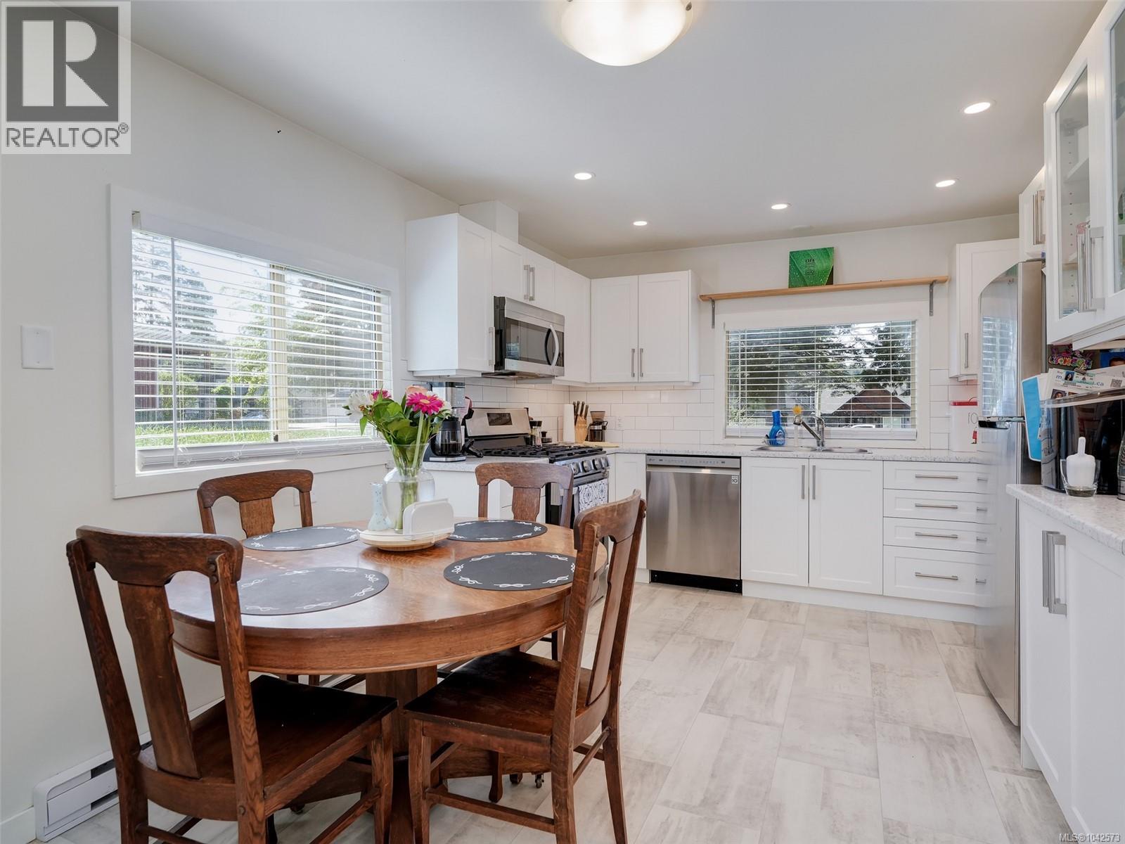 948 Latoria Rd, Langford, British Columbia  V9C 3A8 - Photo 8 - 1042573