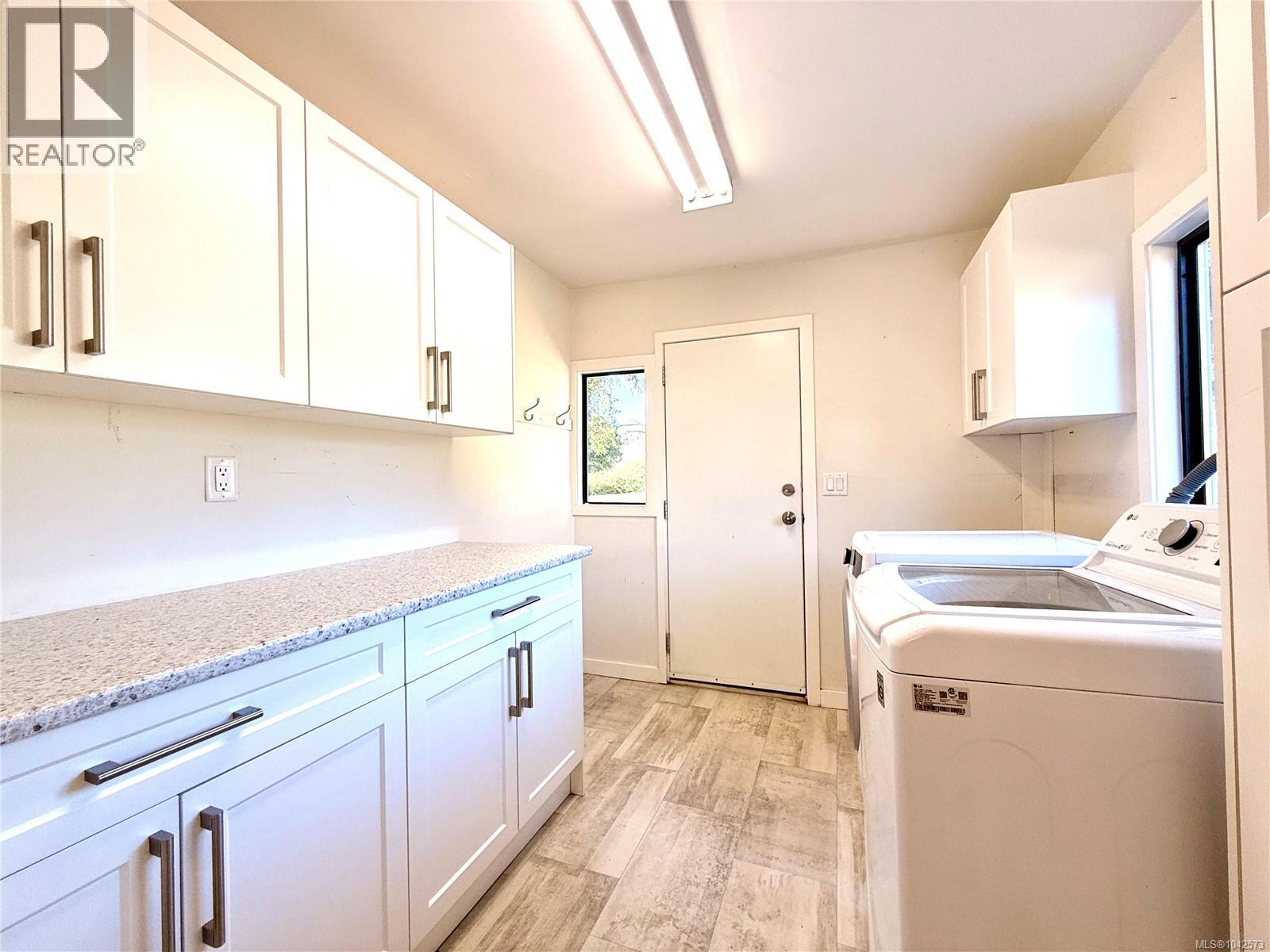 948 Latoria Rd, Langford, British Columbia  V9C 3A8 - Photo 15 - 1042573