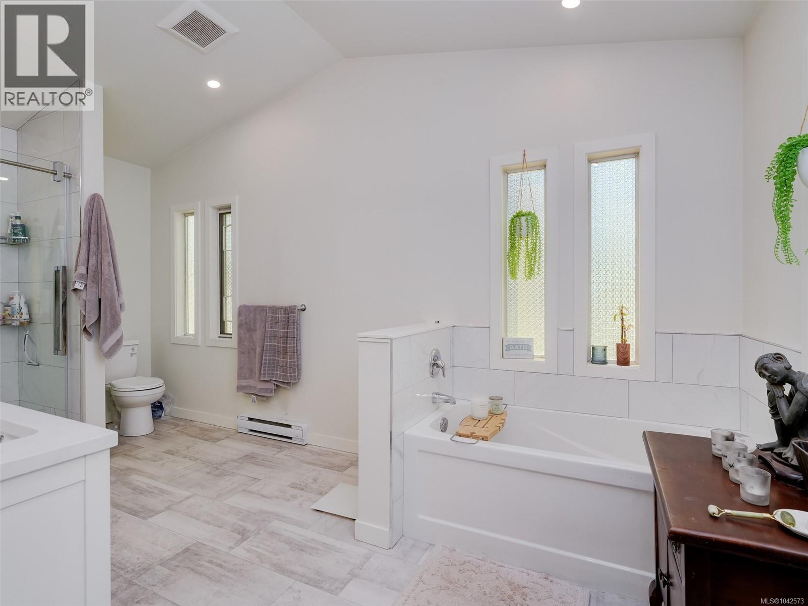 948 Latoria Rd, Langford, British Columbia  V9C 3A8 - Photo 10 - 1042573