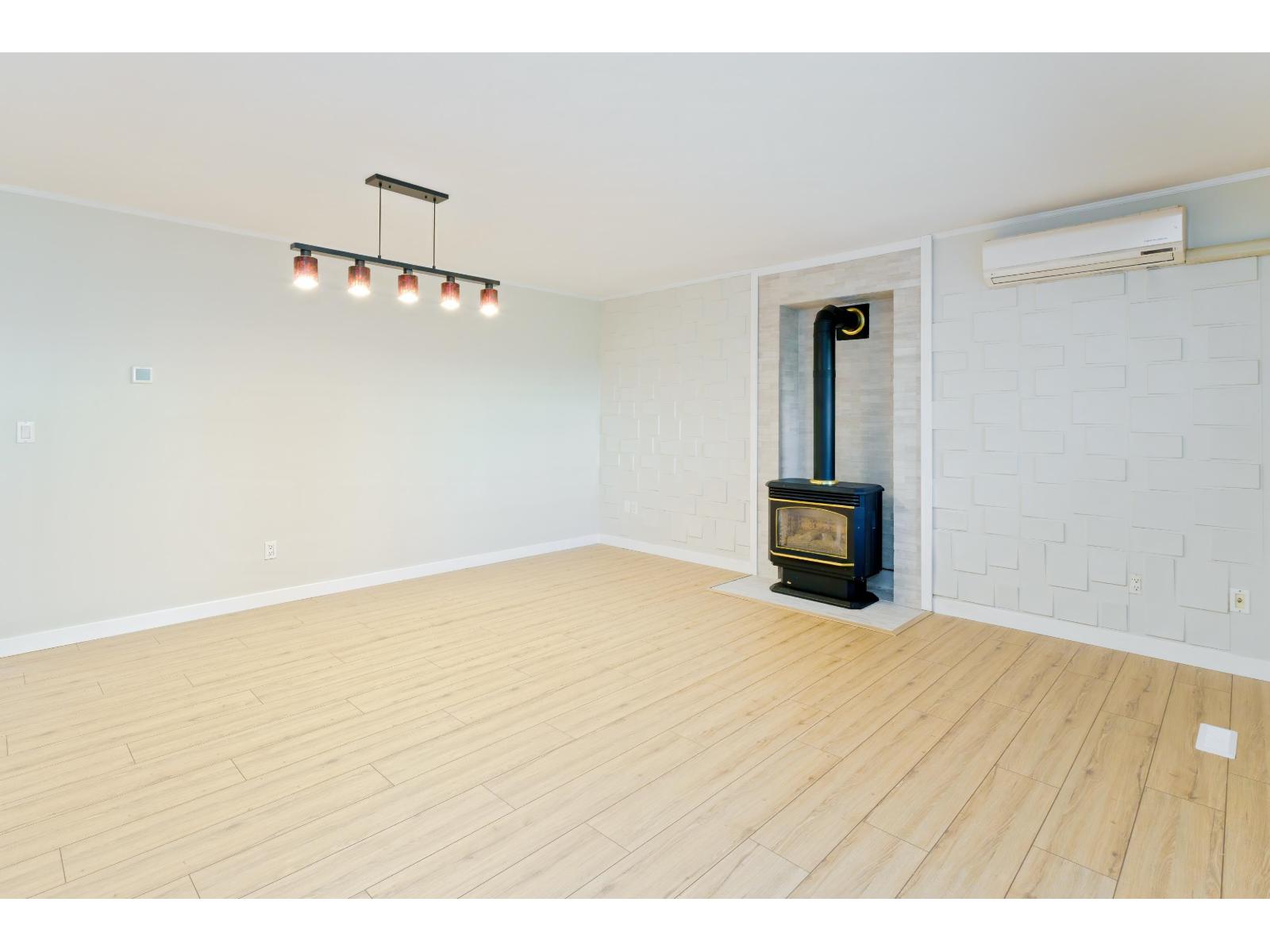7655 Woodcock Crescent, Mission, British Columbia  V2V 4J8 - Photo 8 - R3155581