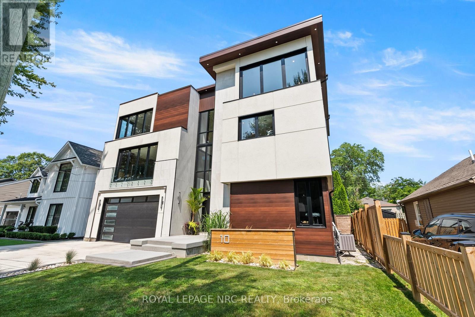 10 Pawling Street, St. Catharines, Ontario  L2N 5M2 - Photo 3 - X13672918