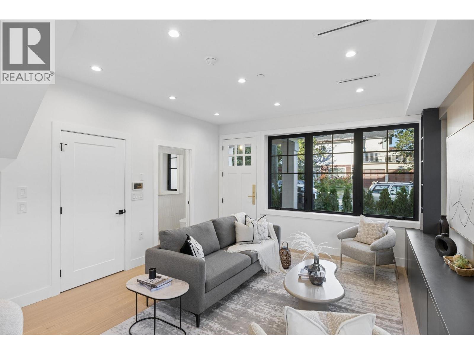 2619 Carolina Street, Vancouver, British Columbia V5T 2A4 - Photo 3 - R3155559