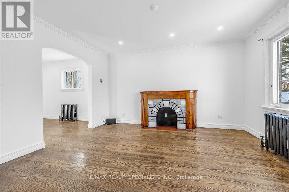Main & 2nd - 1035 Briar Hill Avenue, Toronto, Ontario  M6B 1M6 - Photo 14 - W13167330