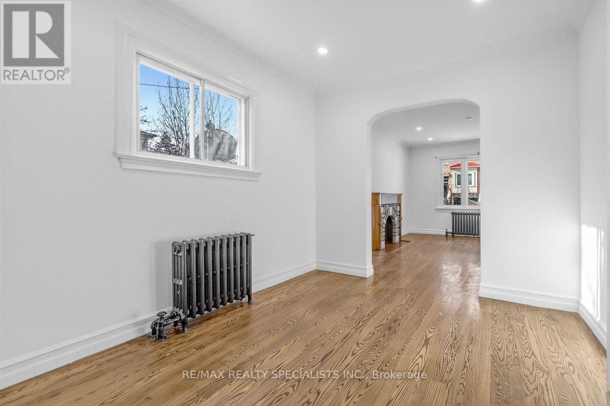 Main & 2nd - 1035 Briar Hill Avenue, Toronto, Ontario  M6B 1M6 - Photo 10 - W13167330