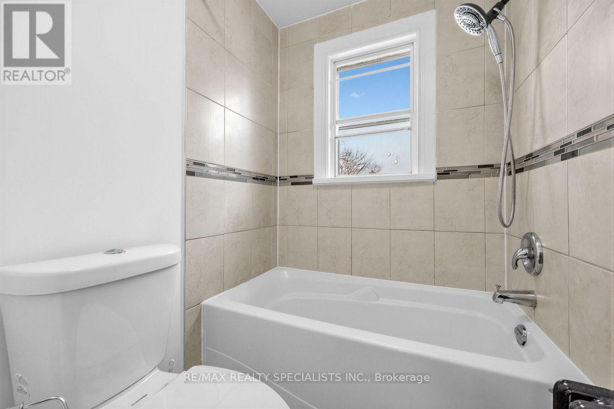 Main & 2nd - 1035 Briar Hill Avenue, Toronto, Ontario  M6B 1M6 - Photo 16 - W13167330