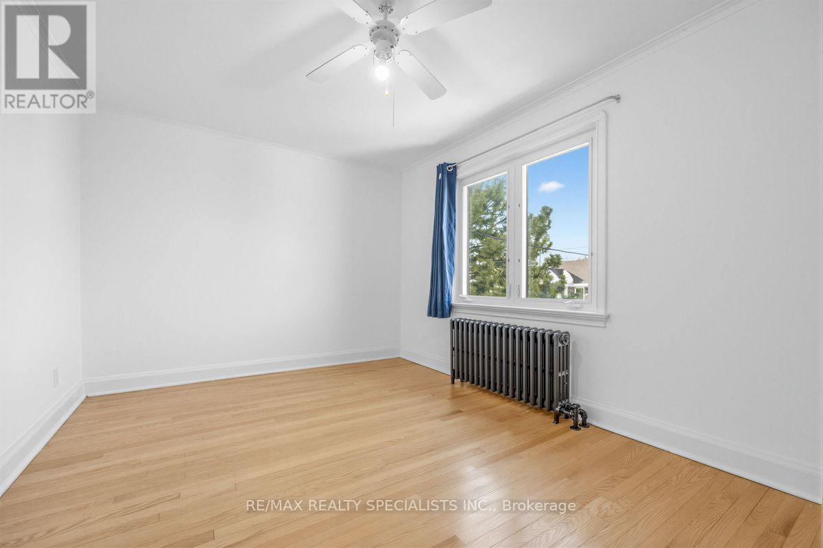 Main & 2nd - 1035 Briar Hill Avenue, Toronto, Ontario  M6B 1M6 - Photo 23 - W13167330