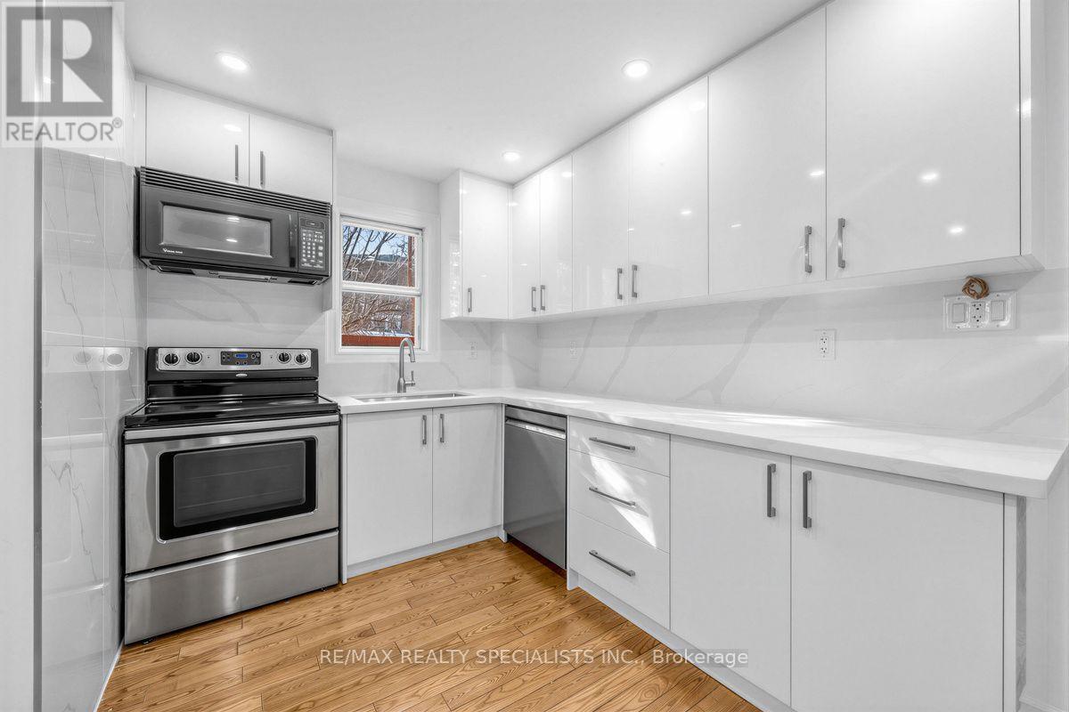 Main & 2nd - 1035 Briar Hill Avenue, Toronto, Ontario  M6B 1M6 - Photo 7 - W13167330