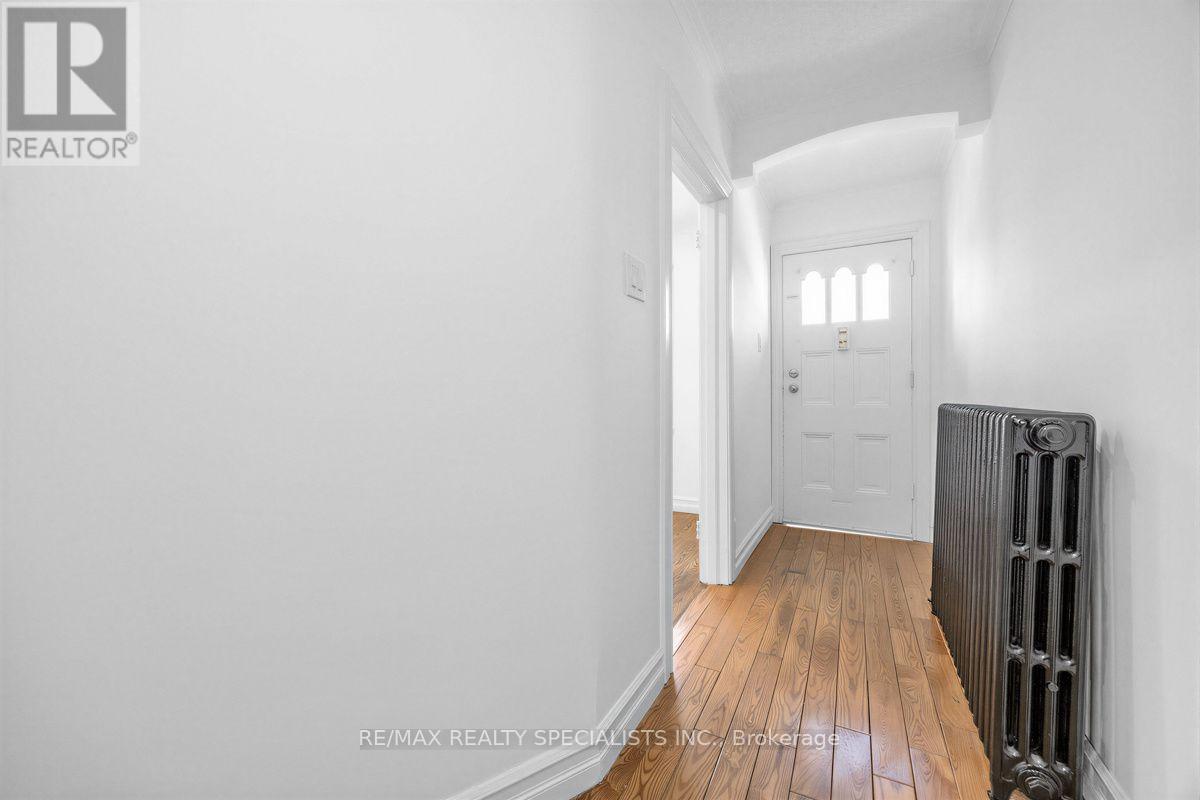 Main & 2nd - 1035 Briar Hill Avenue, Toronto, Ontario  M6B 1M6 - Photo 15 - W13167330