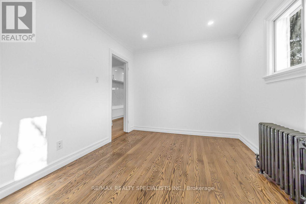 Main & 2nd - 1035 Briar Hill Avenue, Toronto, Ontario  M6B 1M6 - Photo 9 - W13167330