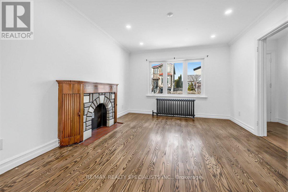 Main & 2nd - 1035 Briar Hill Avenue, Toronto, Ontario  M6B 1M6 - Photo 11 - W13167330