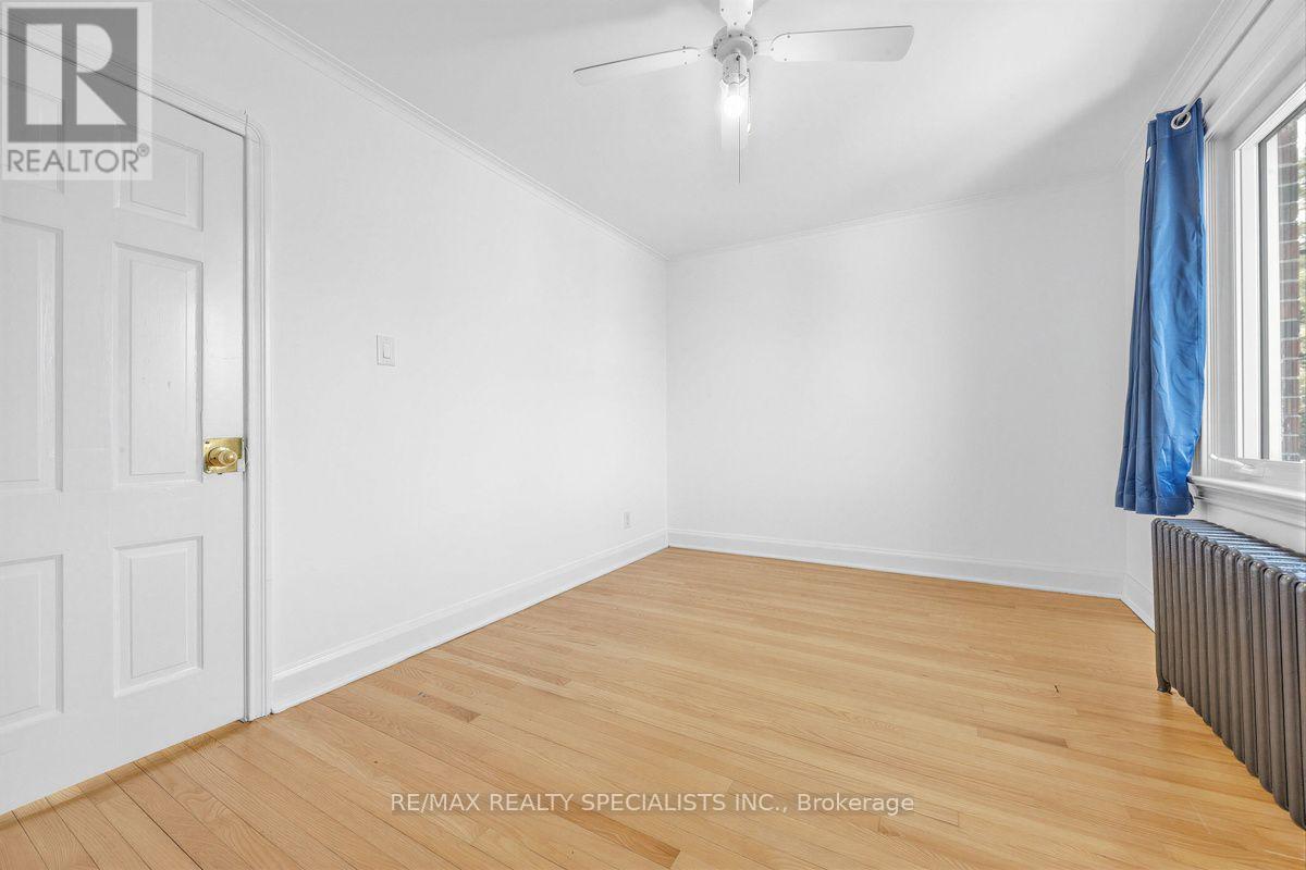 Main & 2nd - 1035 Briar Hill Avenue, Toronto, Ontario  M6B 1M6 - Photo 24 - W13167330