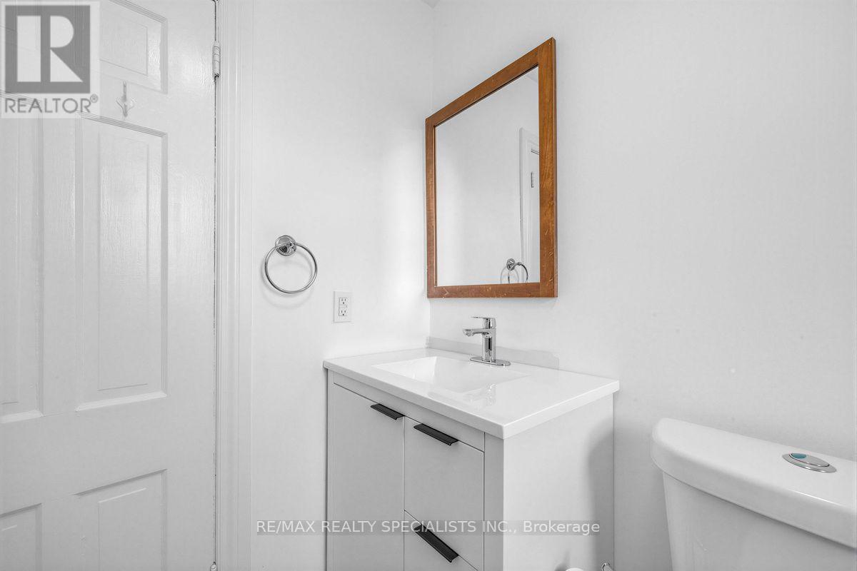 Main & 2nd - 1035 Briar Hill Avenue, Toronto, Ontario  M6B 1M6 - Photo 17 - W13167330