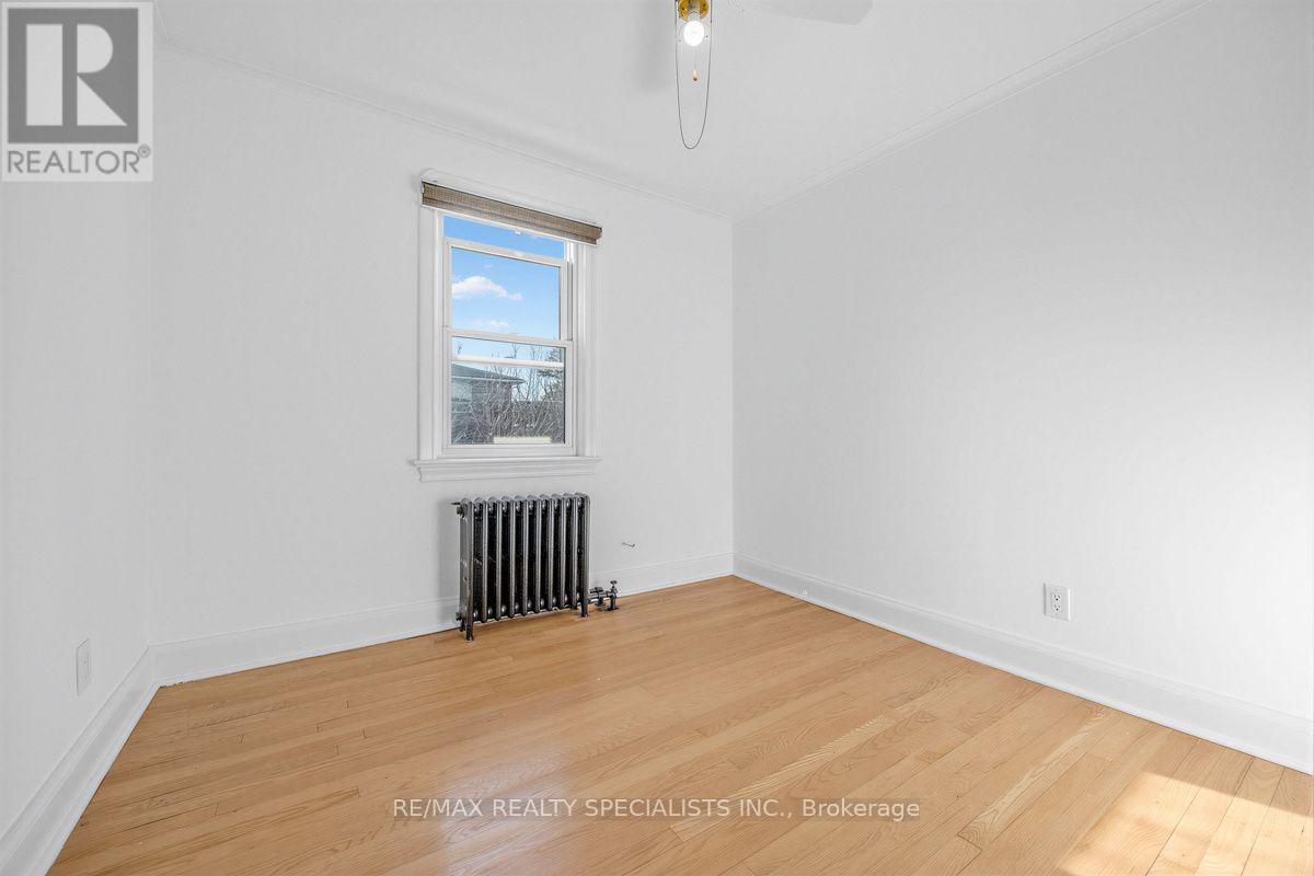 Main & 2nd - 1035 Briar Hill Avenue, Toronto, Ontario  M6B 1M6 - Photo 20 - W13167330