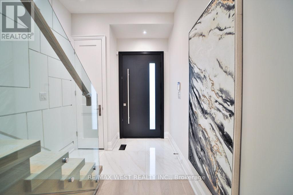 133 Times Road, Toronto, Ontario  M6B 3M3 - Photo 5 - W13495902